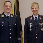 Gregor Golland und Generalleutnant Martin Schelleis (Quelle: Luftwaffe/Paul Schönich)