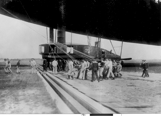 Schon 1918 wurden die Luftschiffe in Wittmundhafen außer Dienst gestellt und die Luftschiffhallen im darauf folgenden Jahr abgerissen. (Quelle: Luftwaffe/Archiv)