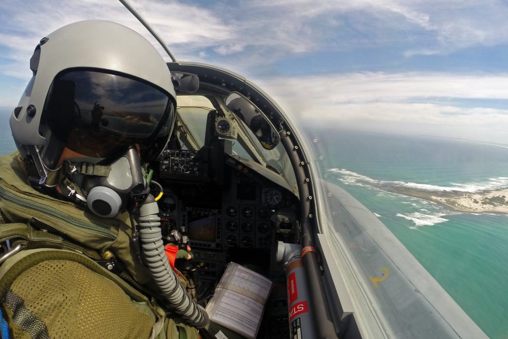 Ein Pilot des Taktischen Luftwaffengeschwaders 33 aus Büchel überfliegt in einem Tornado IDS ASSTA 3.0 die Südspitze Afrikas, Südafrika März 2017.