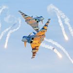 Eurofighter werfen Täuschkörper (Flares) über der Ostsee ab. (Quelle: Luftwaffe/Stefan Petersen)