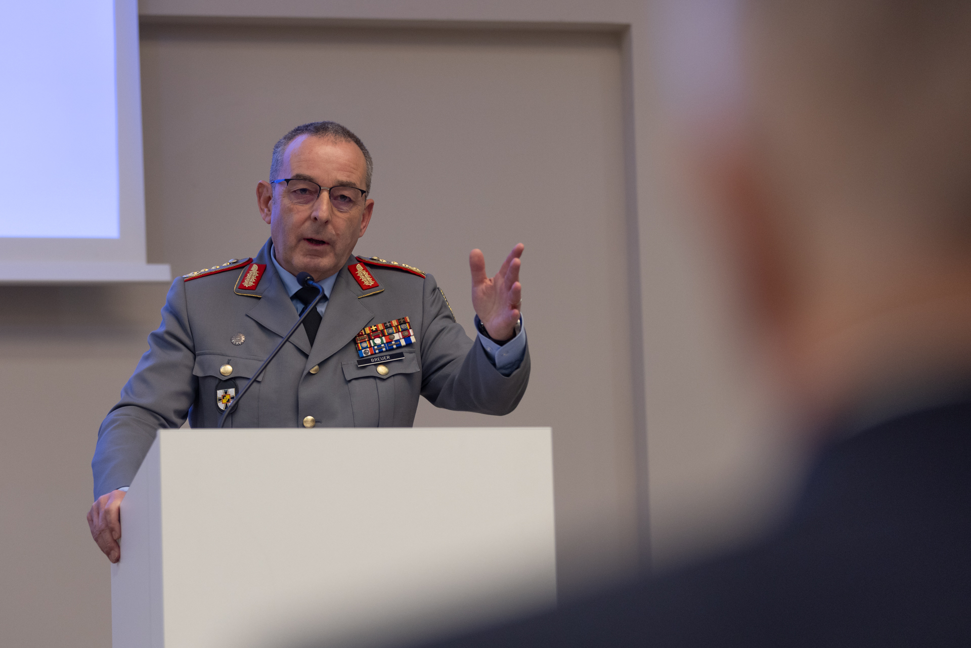 Können wir Krieg? Generalinspekteur Carsten Breuer fesselt die Zuhörer mit seiner Rede.